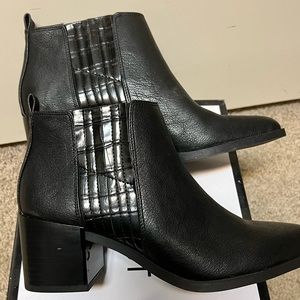 BRAND NEW in Box Nine West leather WESTLYNO Bootie